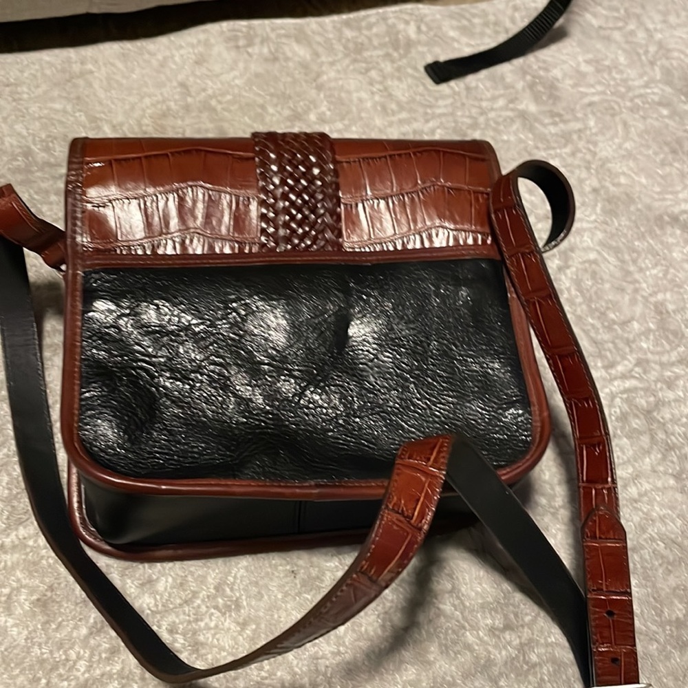 Brighton crossbody leather bag inside had several pockets